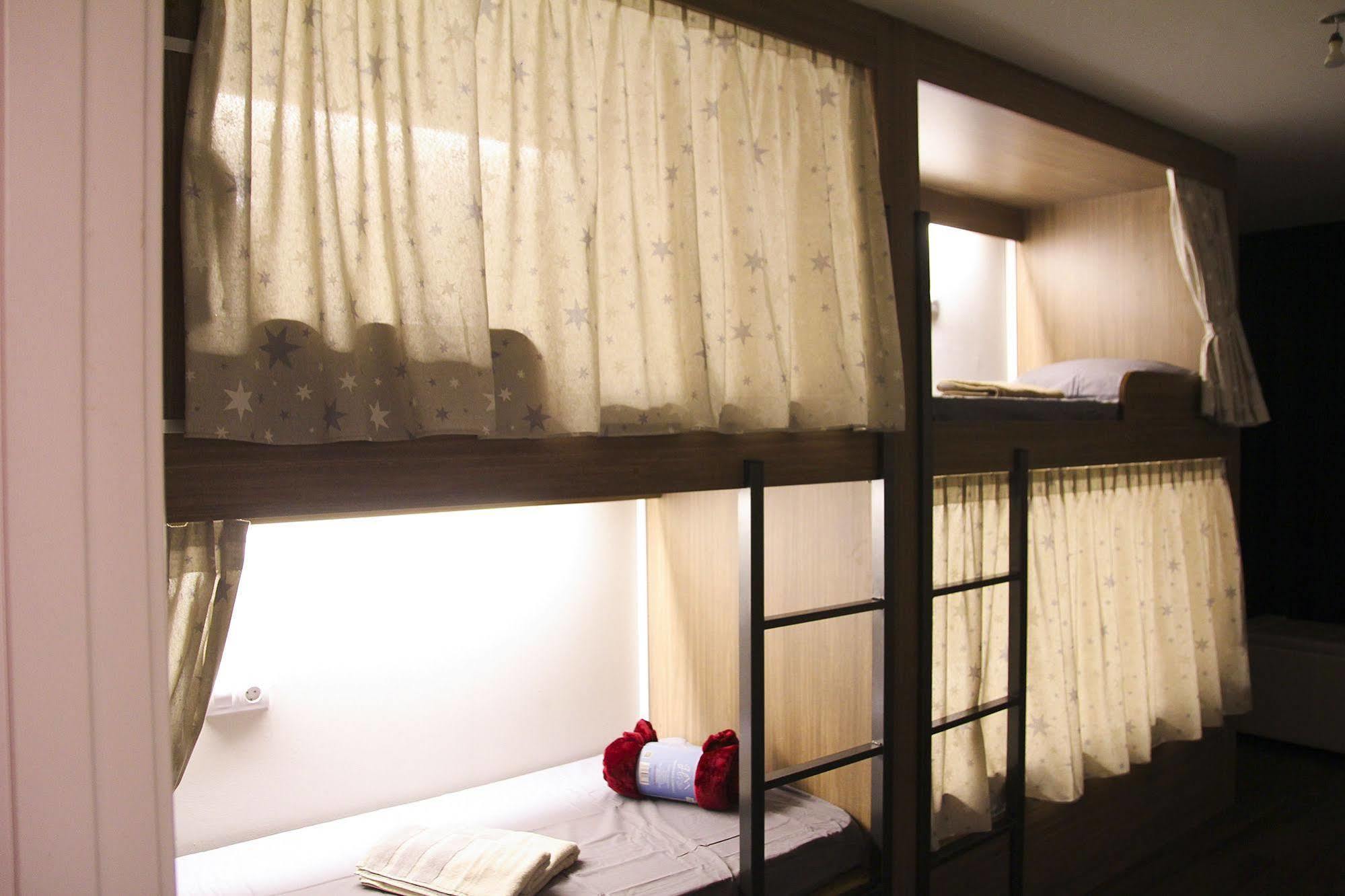 Barcelona & You Hostel Sagrada Familia Zewnętrze zdjęcie