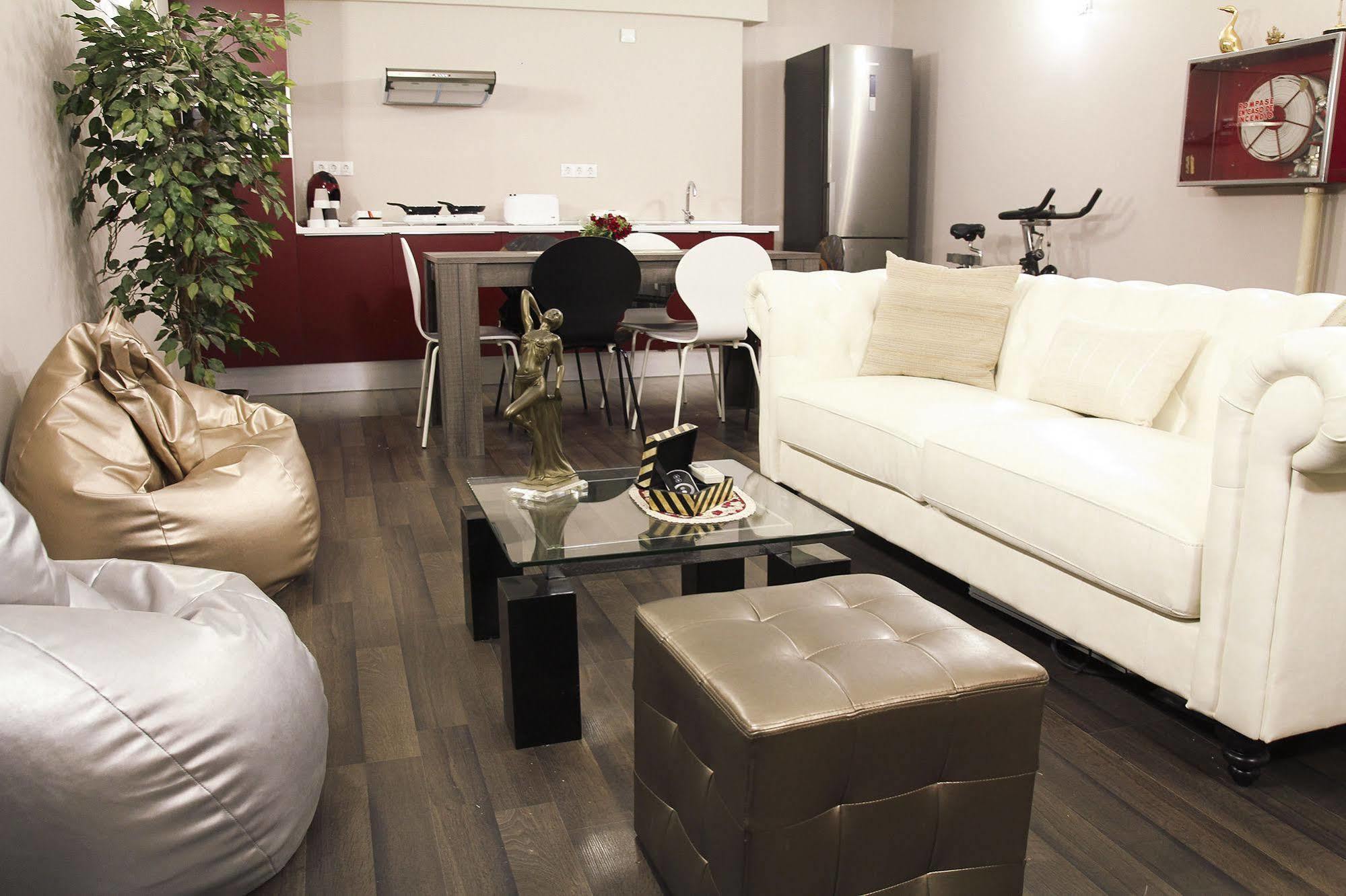 Barcelona & You Hostel Sagrada Familia Zewnętrze zdjęcie